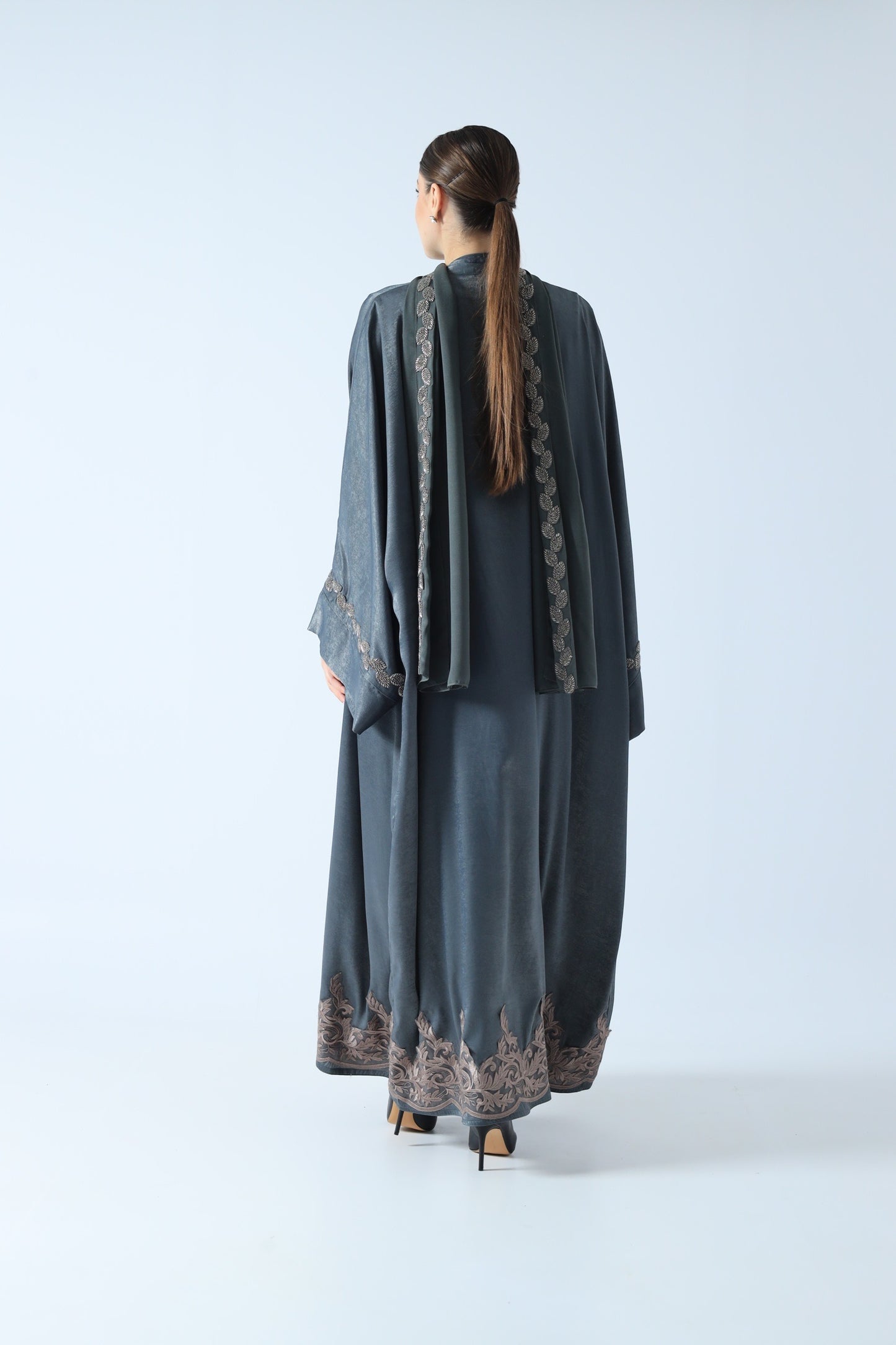 WASHED SILK ABAYA GRAPHITE